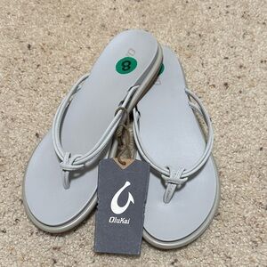OluKai Aka Women's Soft Gray Sandals NWT Size 8